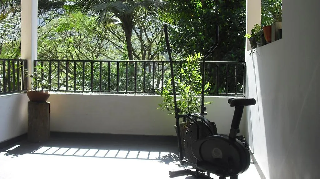 קנדי River Side Homestay Apartment