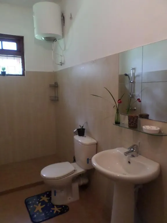 קנדי River Side Homestay Apartment