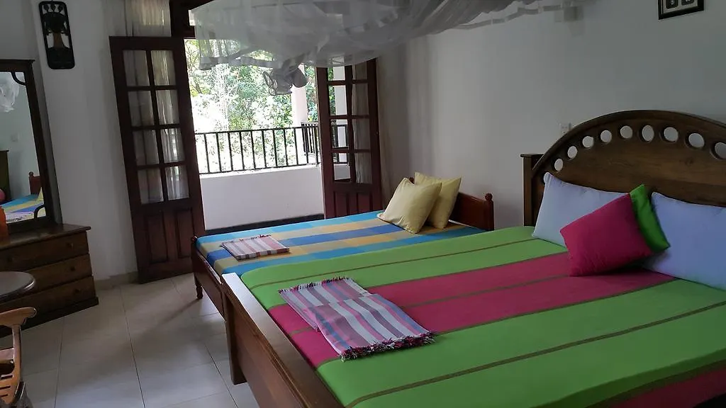 קנדי River Side Homestay Apartment
