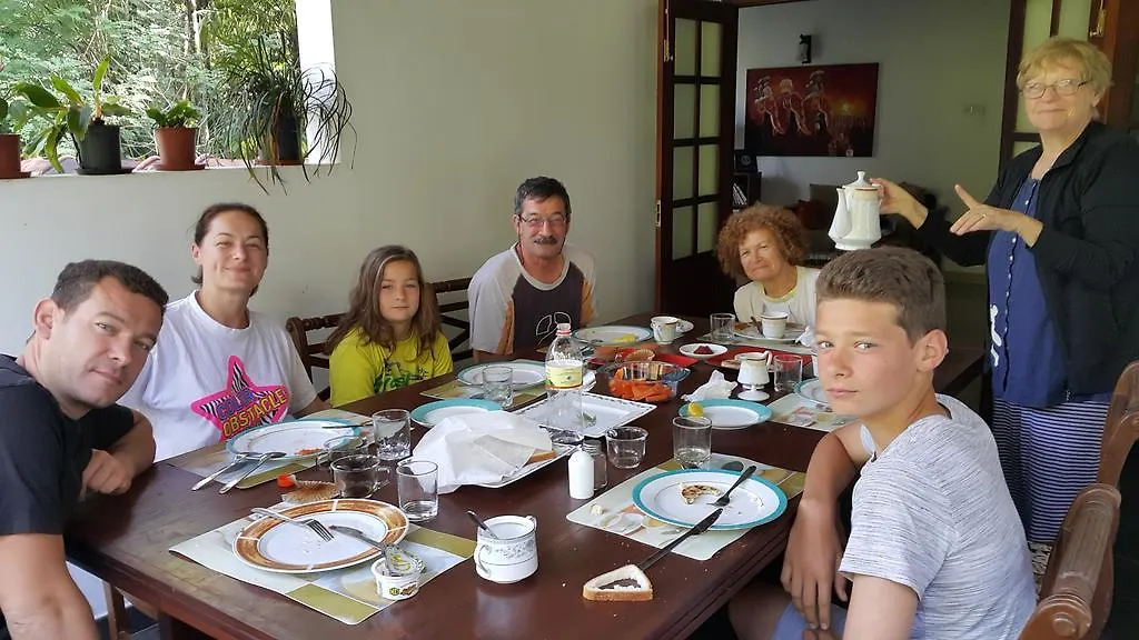 קנדי River Side Homestay Apartment