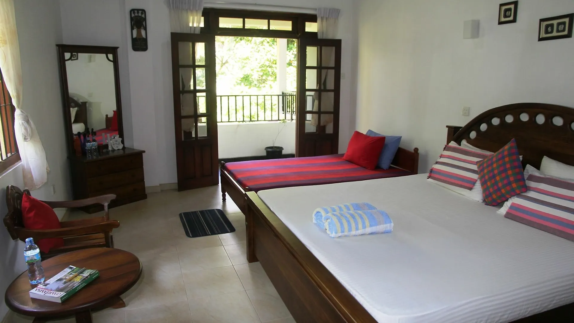 קנדי River Side Homestay Apartment