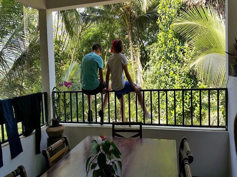 קנדי River Side Homestay Apartment