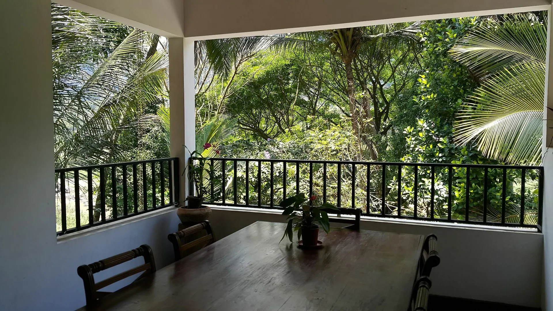 קנדי River Side Homestay Apartment